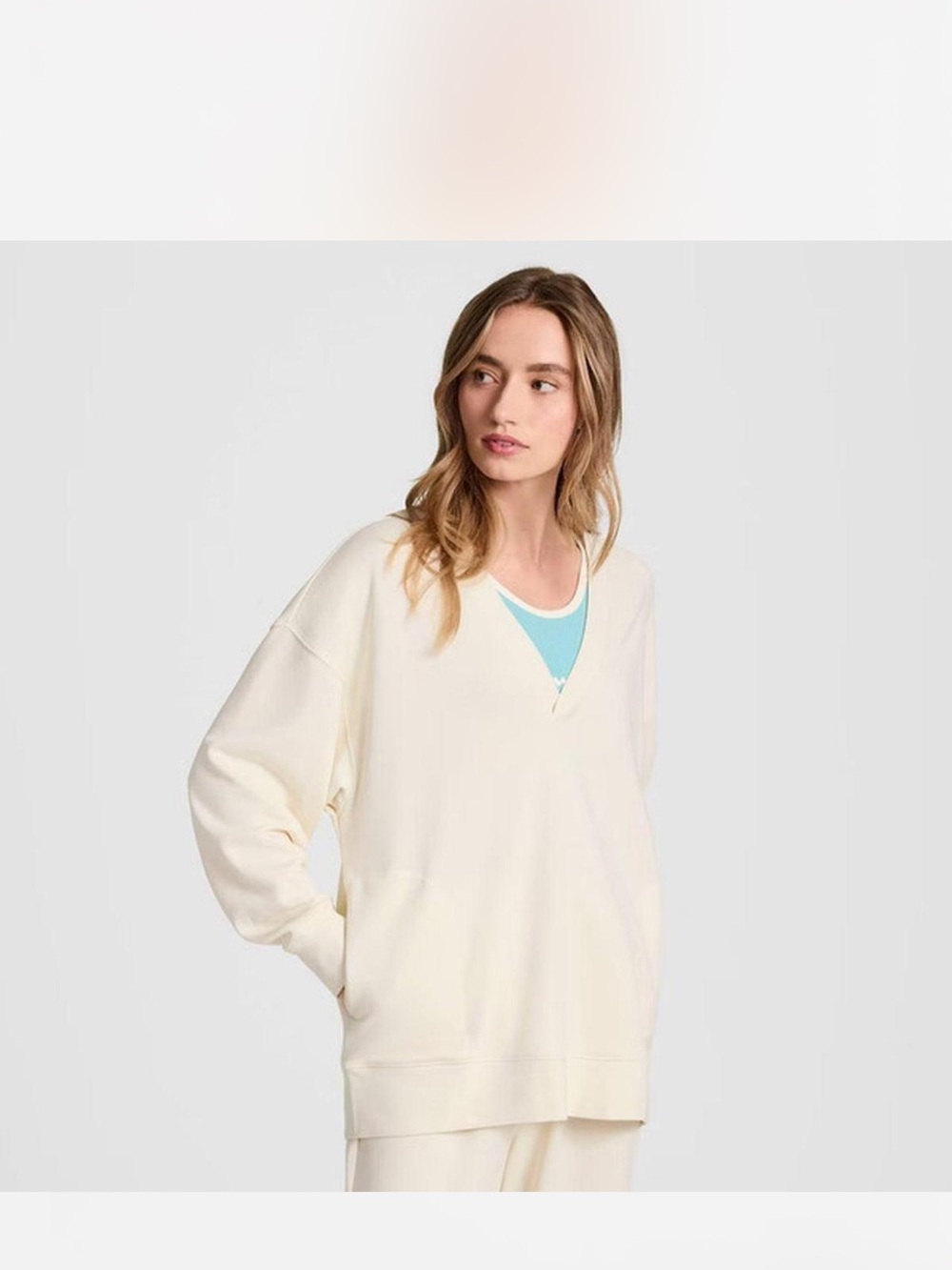 Champion Women's Oversized Ivory V-Neck Pullover Sweater Size Small
